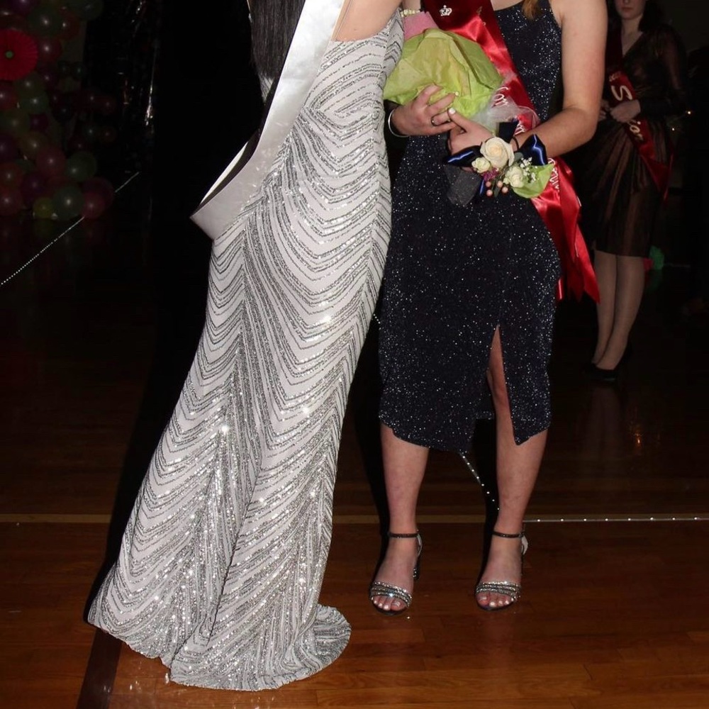 Prom dress - Picture 4 of 7